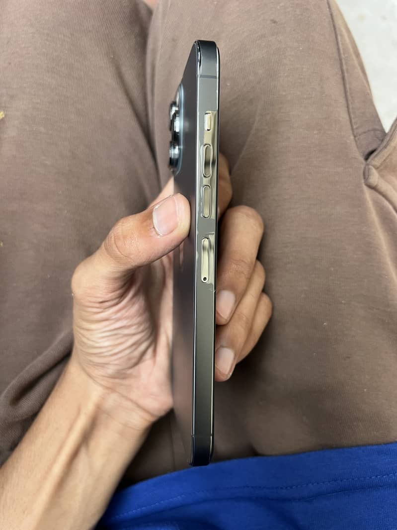 Apple iPhone 13 Pro Max 2
