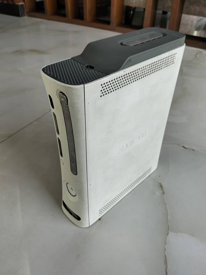 x box 360 with controller 1