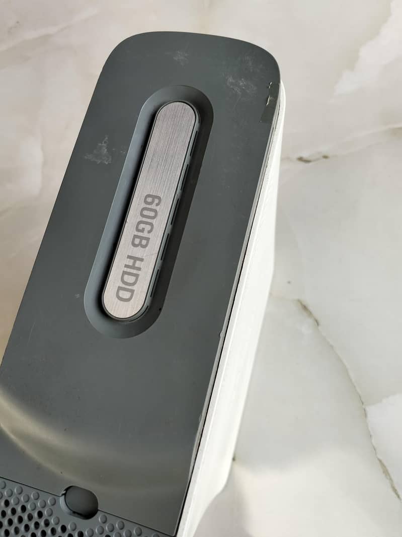 x box 360 with controller 4