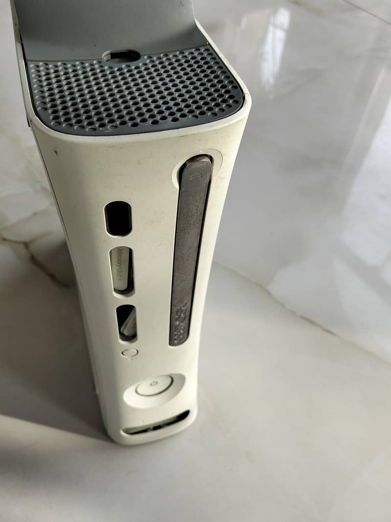 x box 360 with controller 5