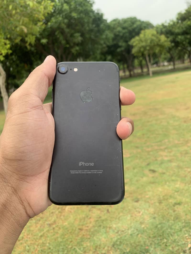Apple iPhone 7 0