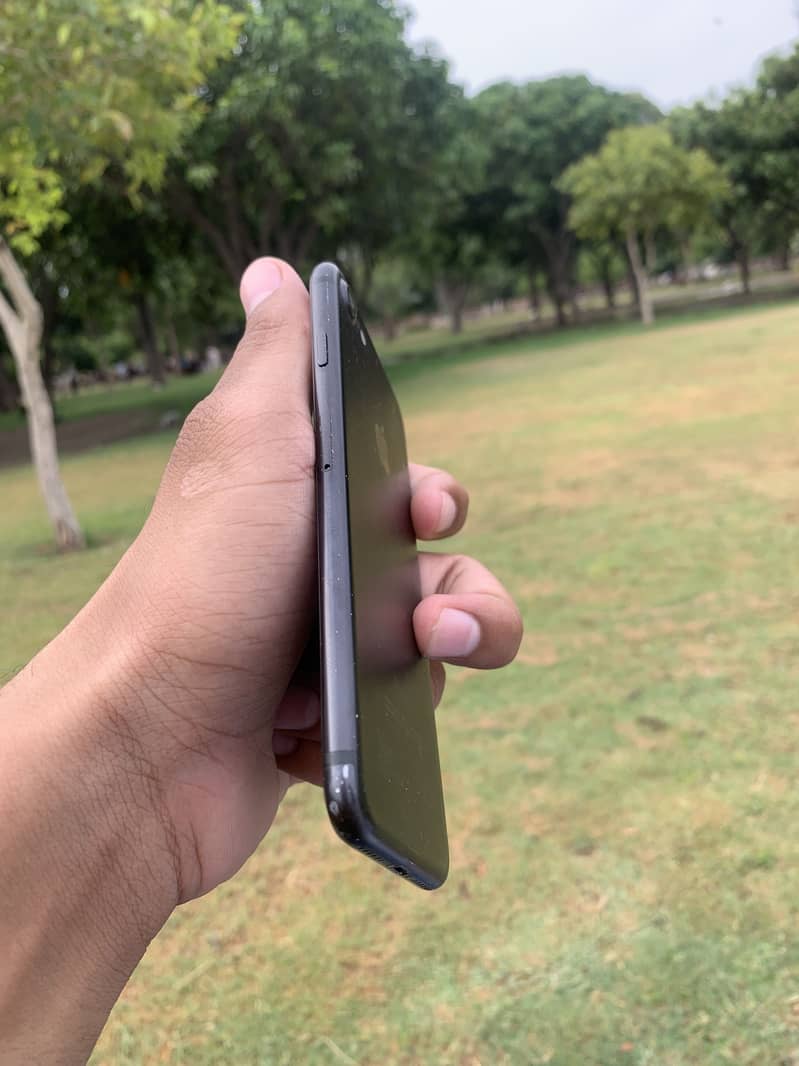 Apple iPhone 7 1