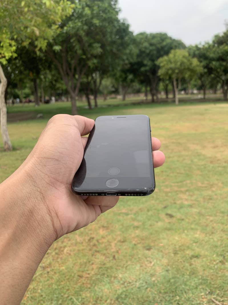 Apple iPhone 7 3