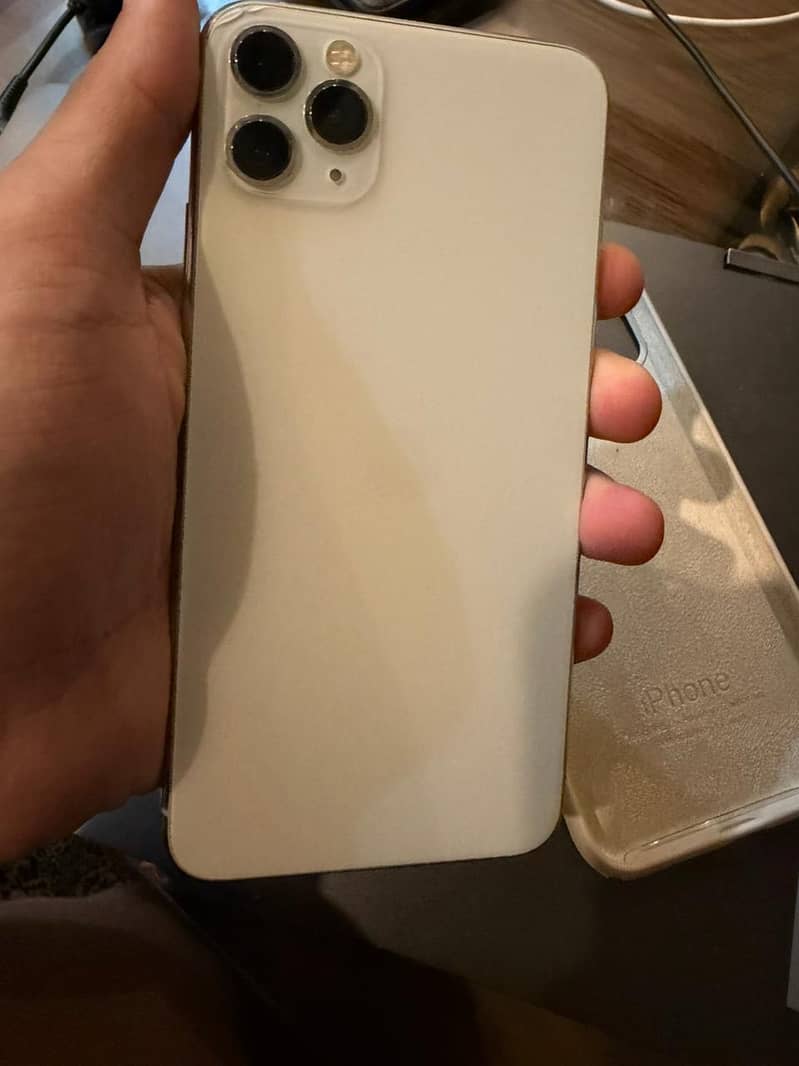 Iphone 11 pro max 4