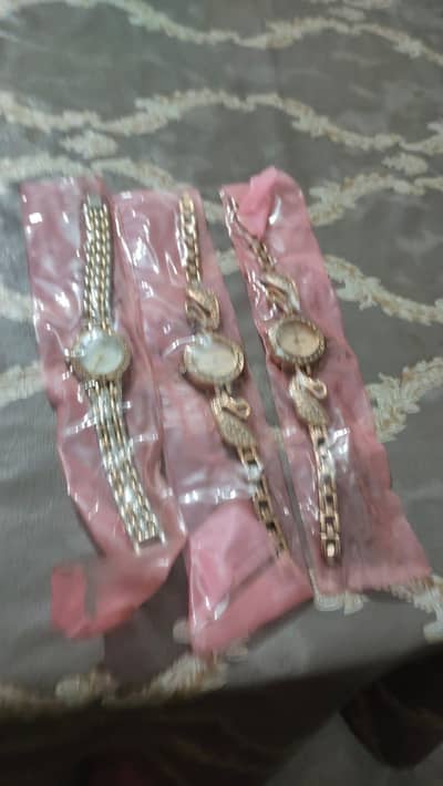 ladies watch urgent for sale hai 5 piece