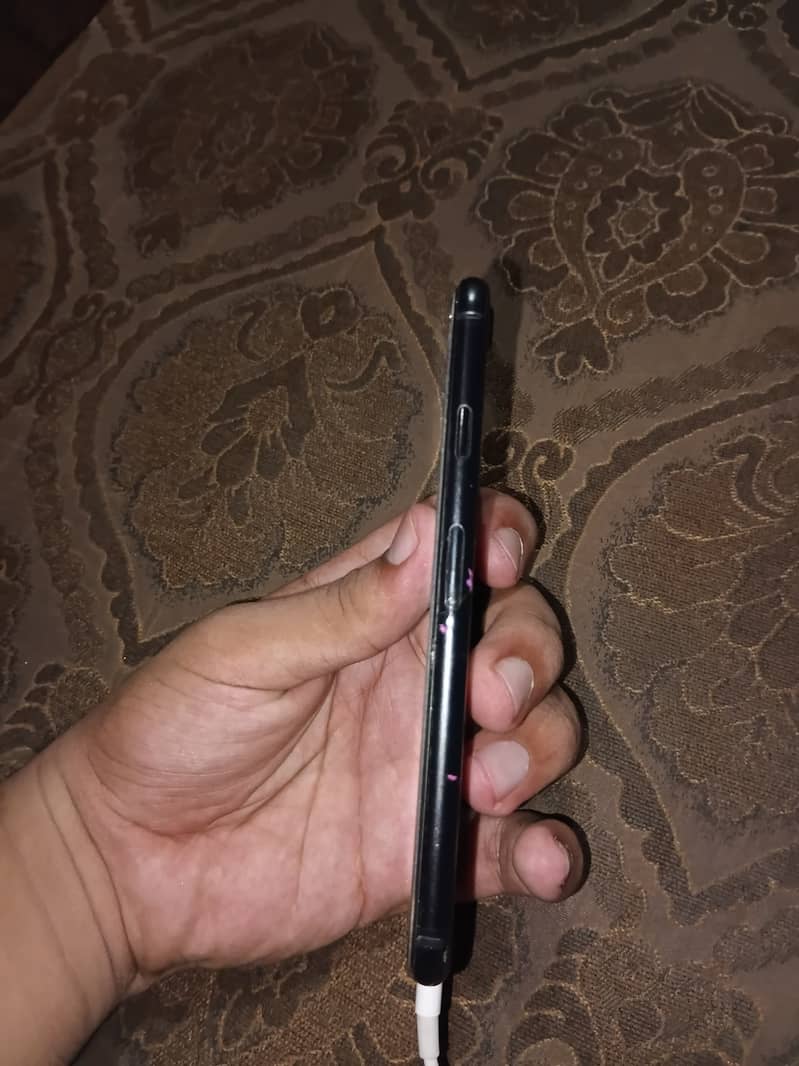 Apple iPhone 7 1
