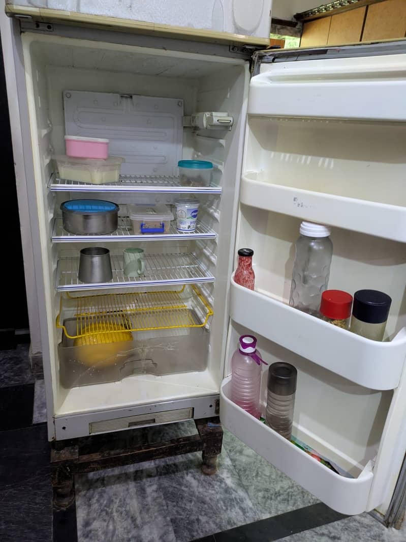 Dawlance Refrigerator including stabilizer 1