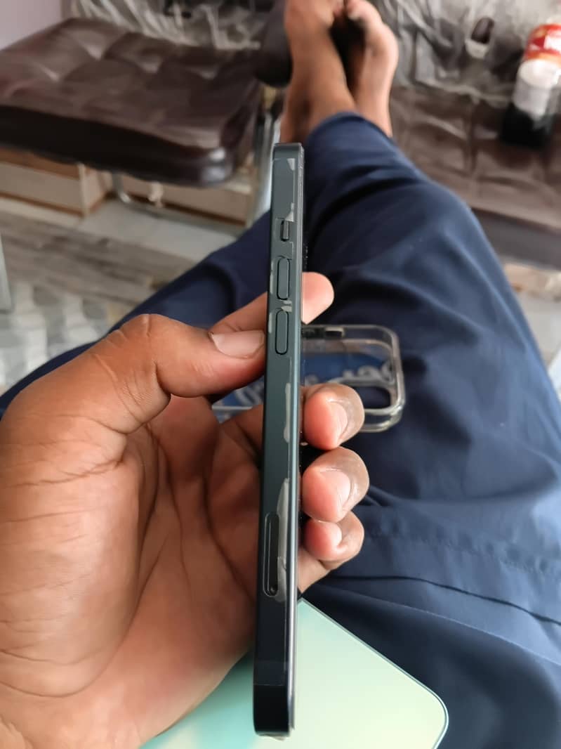 Apple iPhone 13 3