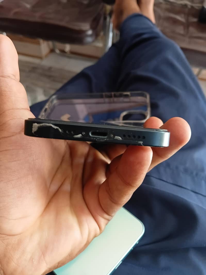 Apple iPhone 13 4