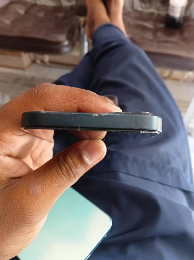 Apple iPhone 13 5