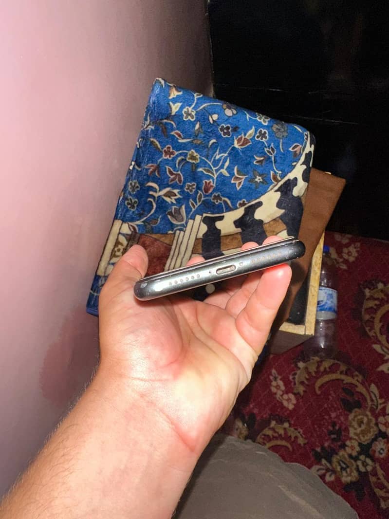 Apple iPhone 11 3