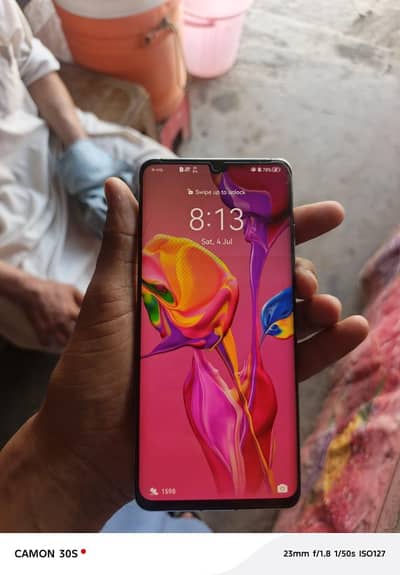 huawei p30 pro front and back crack back focus wla thora blur hai baki