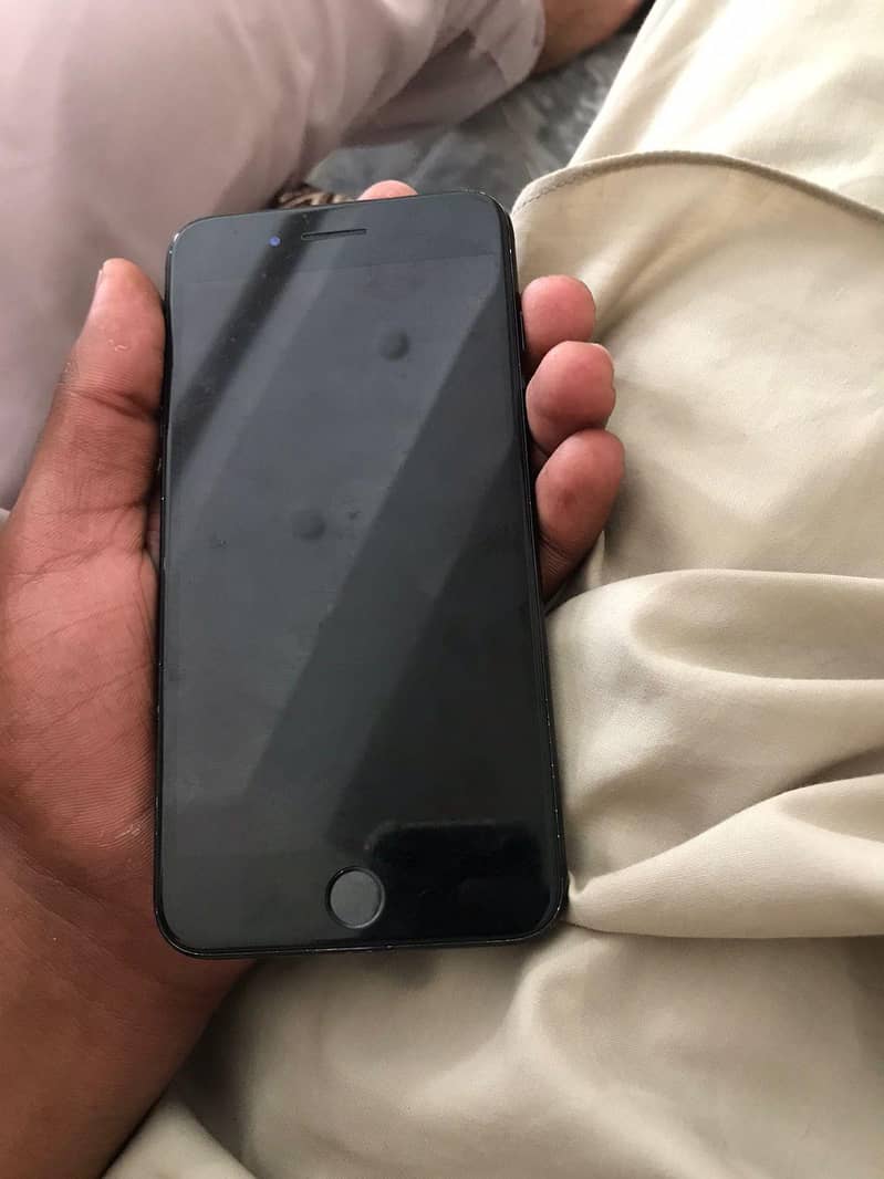 Apple iPhone 7 Plus 3