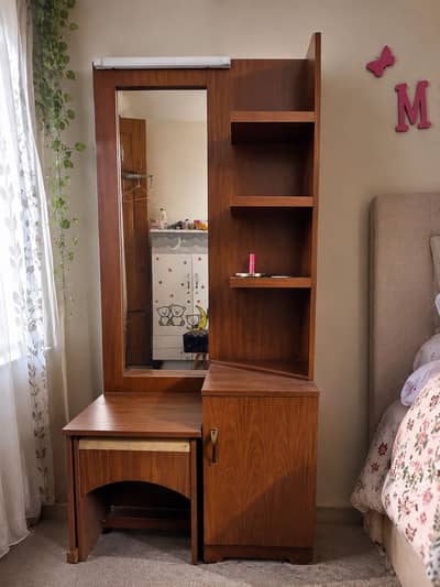 Compact dresser/ dressing table with stool