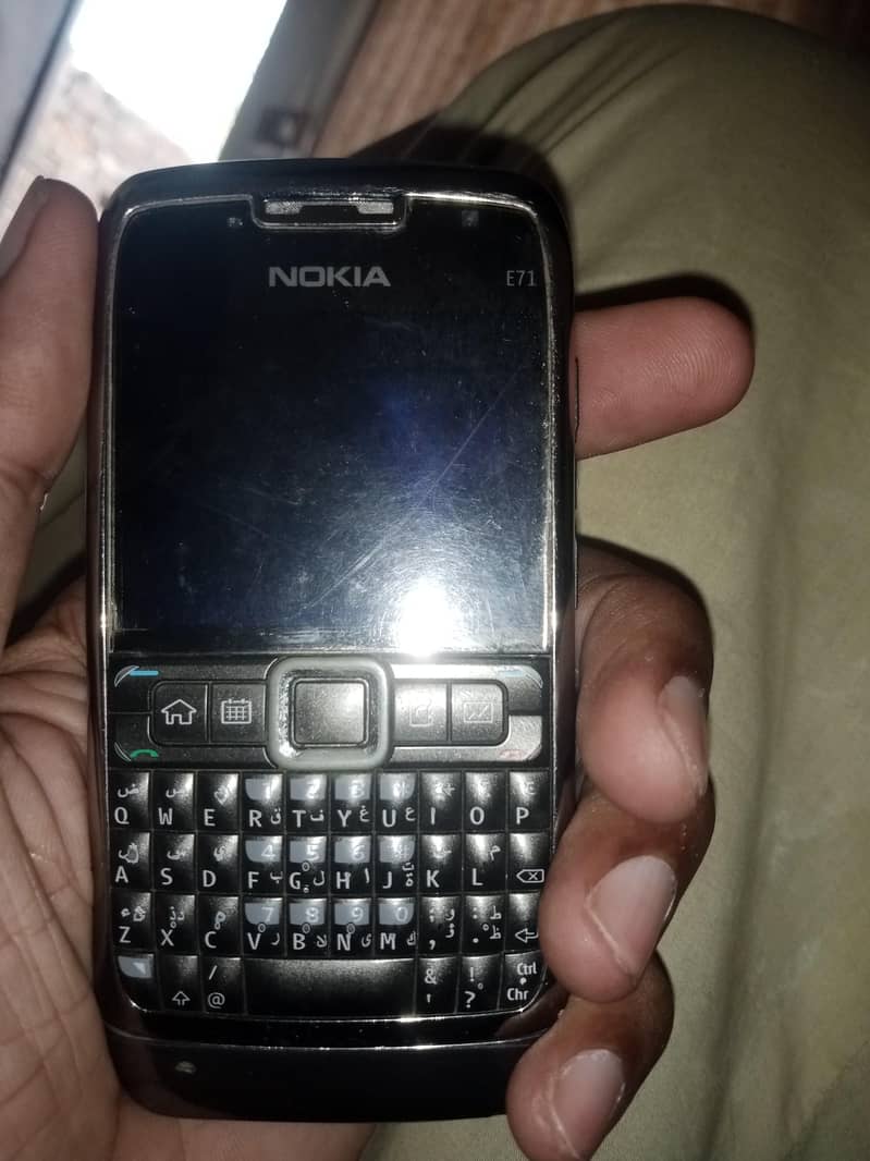 Nokia E71 0