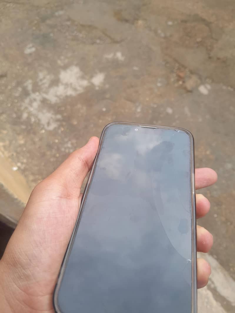 Apple iPhone 13 4