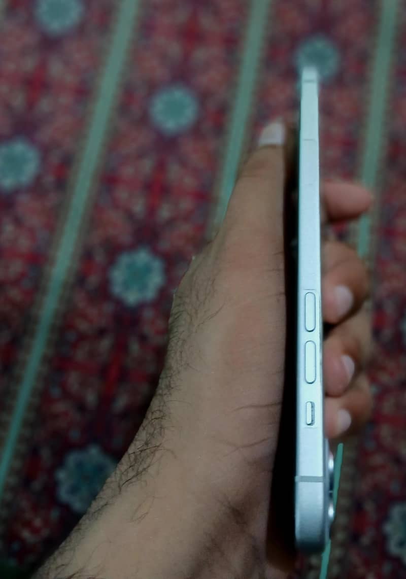 Apple iPhone 15 plus 2