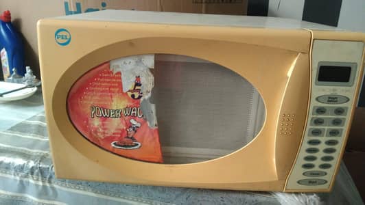 PEL large Microwave in good condition