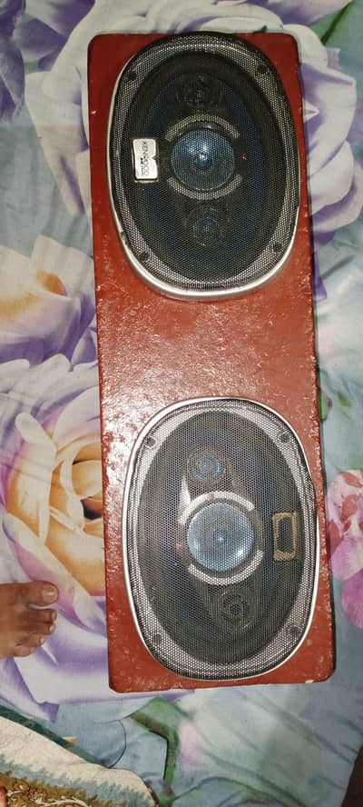 urgent for sale car ka speaker hai bahut acchi condition hai