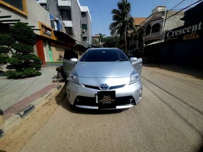 Toyota Prius S LED 2012/2016 – Premium Hybrid for Sale