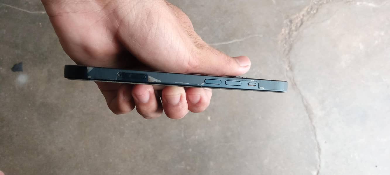 Apple iPhone 13 1