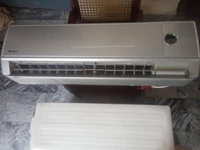 Gree Ac Non inverter 1.5 ton Working condition 10/10