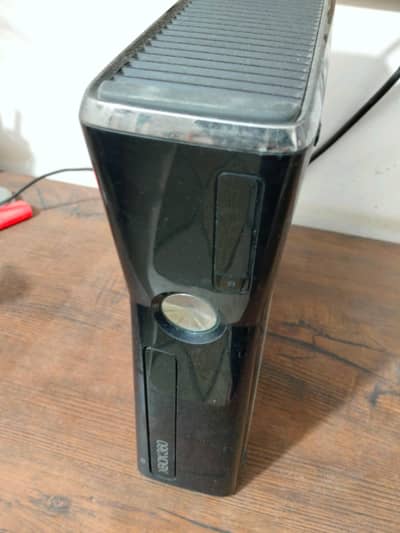 X Box 360 with 2 controller