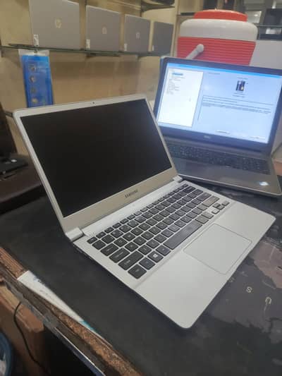 Samsung Notebook 9 900X3L Ultrabook i7 6th Gen 8GB RAM 256GB SSD 13.3