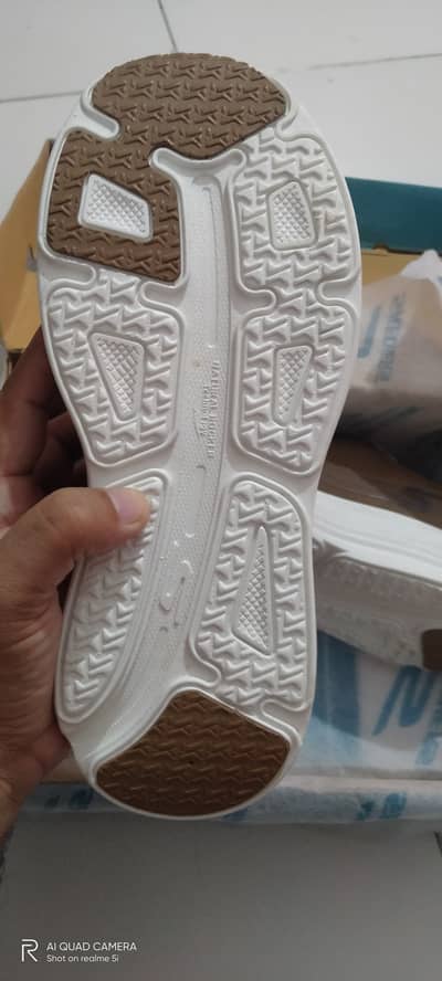 Sketchers Shoes only in 1200Rs