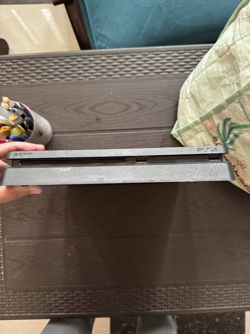 Ps4 slim 1