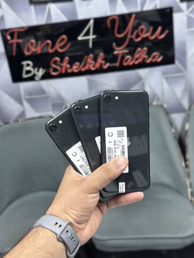 iphone Se 2020 64GB Pta Approved mint condition