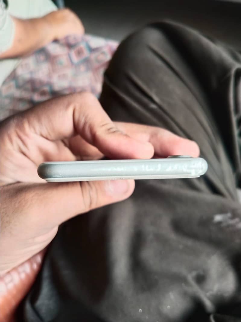 Apple iPhone 7 0