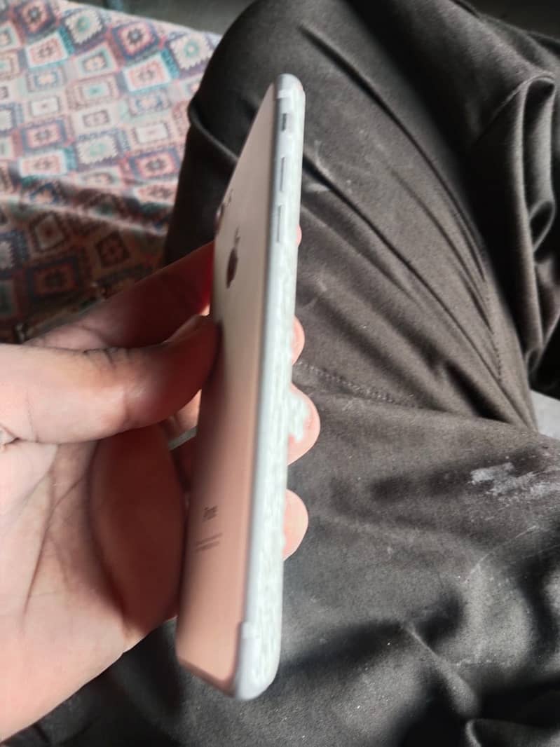 Apple iPhone 7 4
