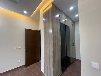 Main Boulevard outstanding House. rare plot n house Excellent Finish N Best Construction