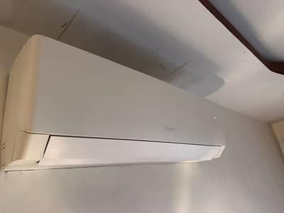 Gree 1.5 ton inverter ac