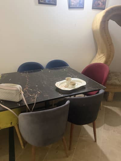 Chairs with tabel