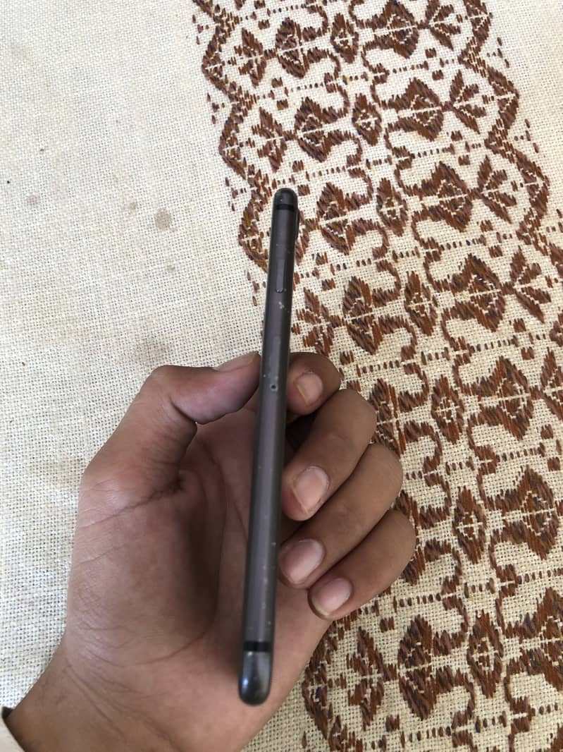 Apple iPhone 8 3