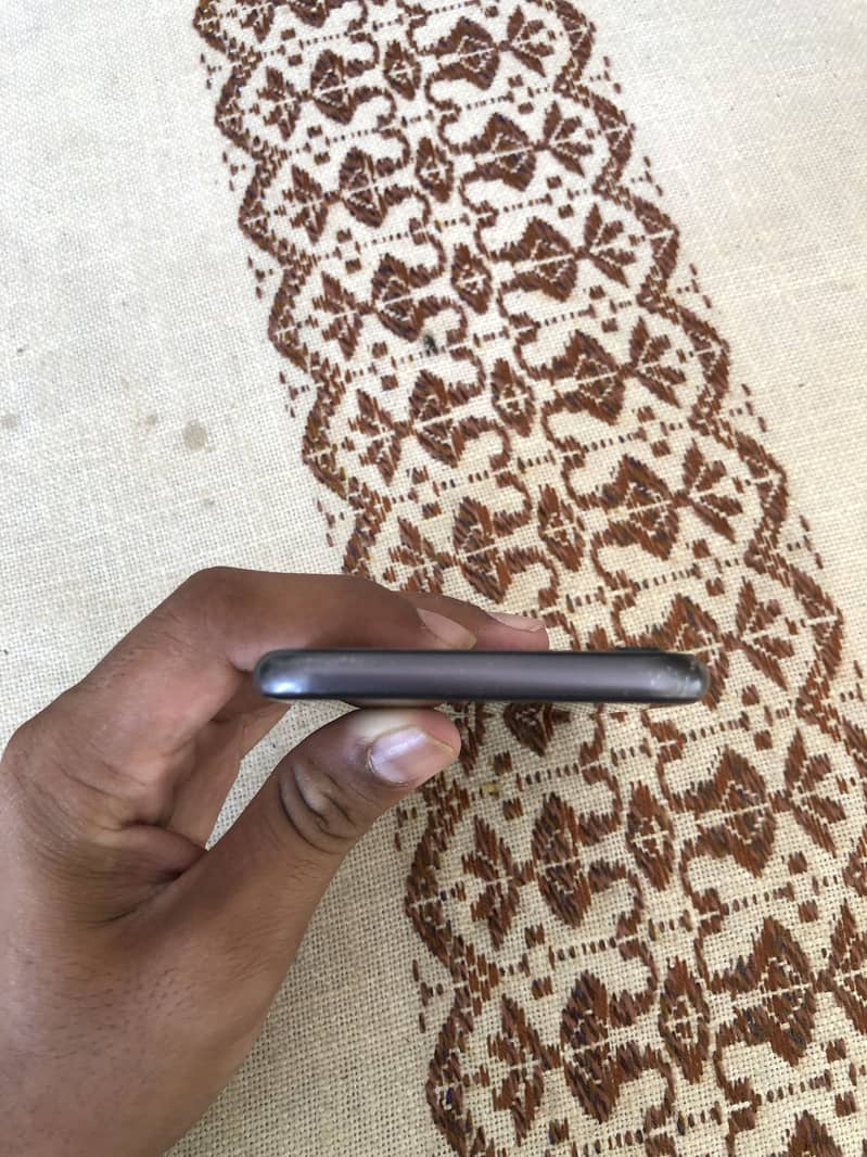Apple iPhone 8 5