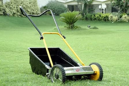 Grass cutting manual machine