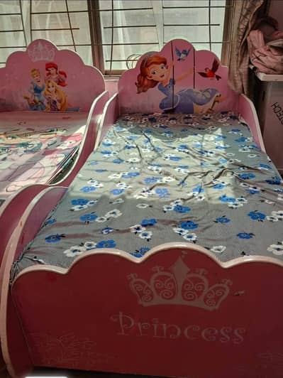 kids beds 2 v good condiotion