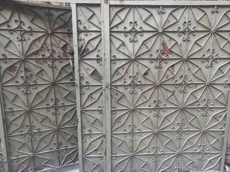 MAIN GATE 0