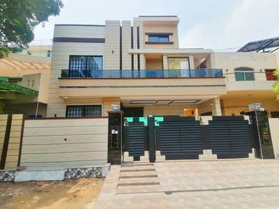 Prime Location House 10 Marla For sale In Wapda Town Phase 1 - Block E2