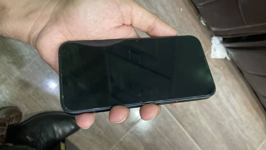 Apple iPhone 13 5