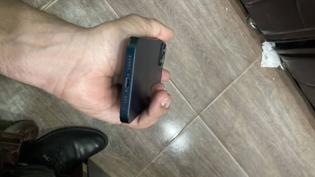 Apple iPhone 13 4