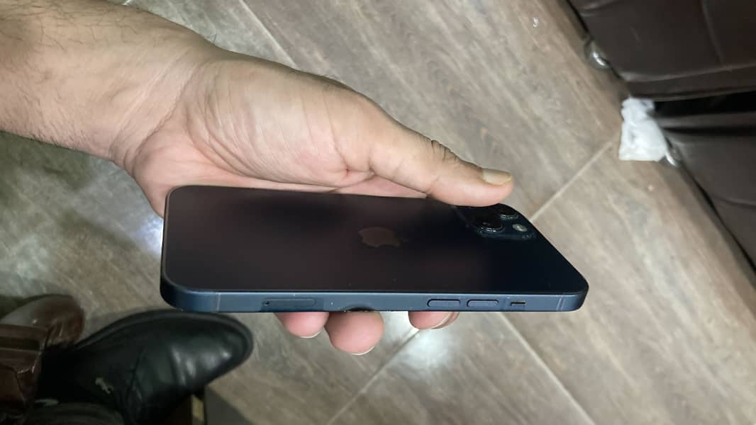 Apple iPhone 13 9