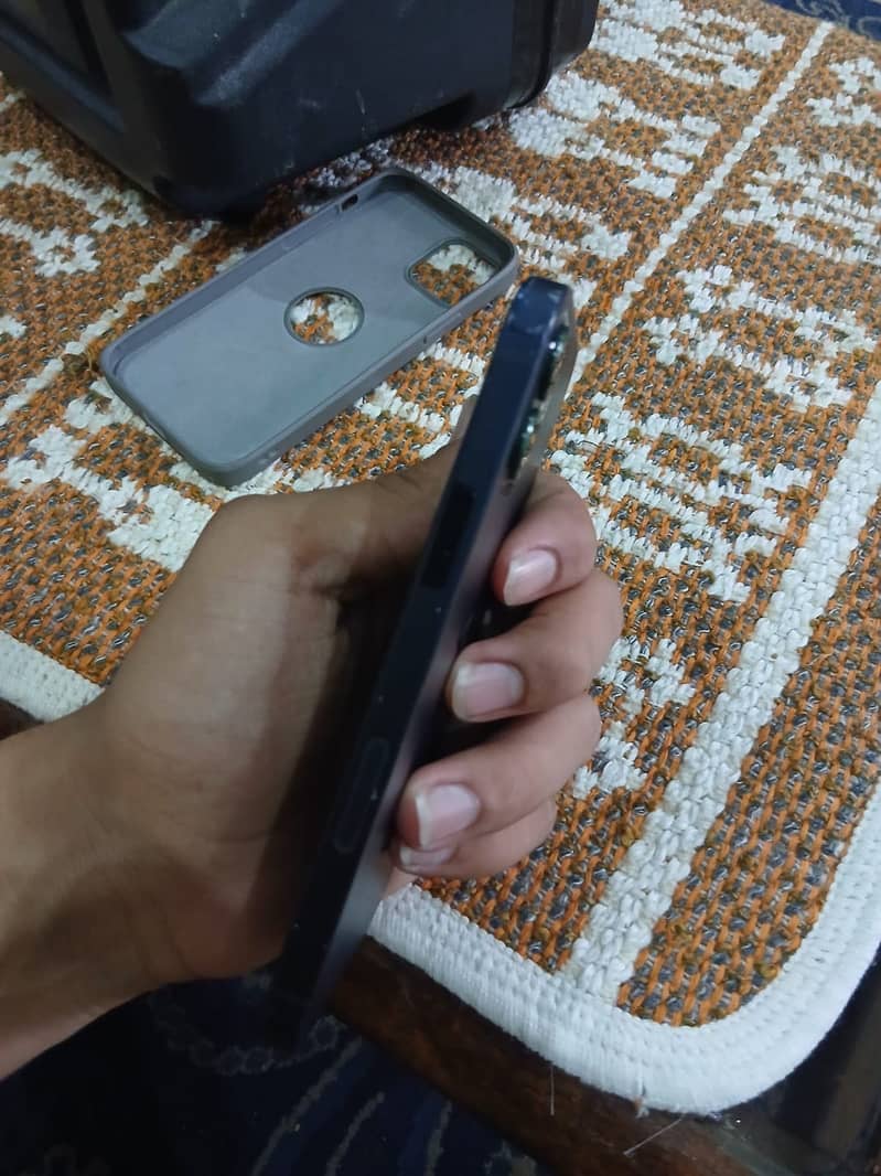 Apple iPhone 12 1