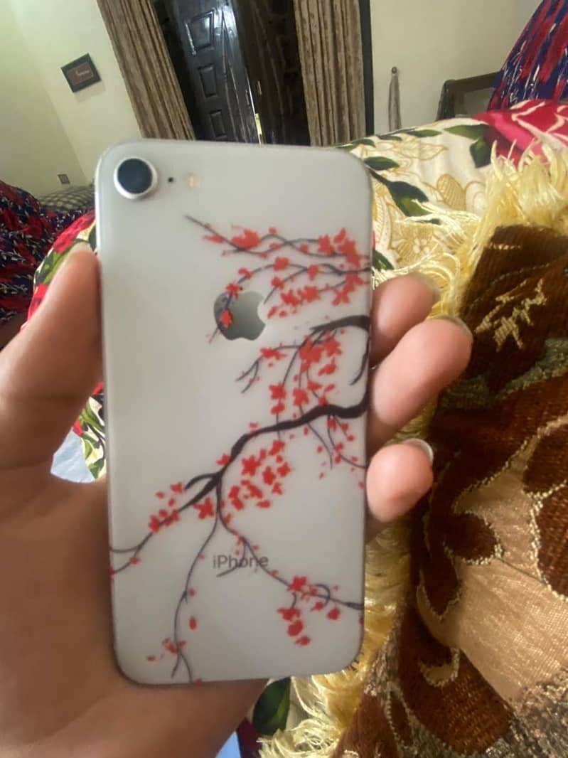 Apple iPhone 8 1