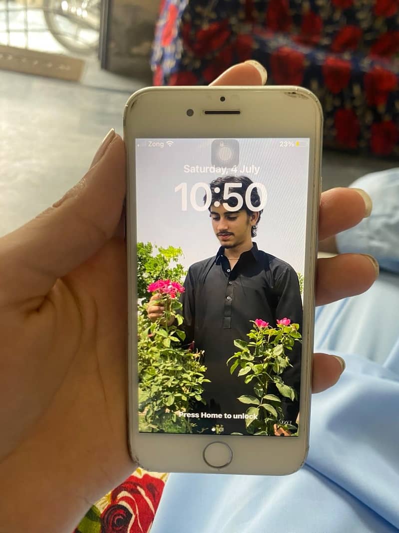 Apple iPhone 8 6