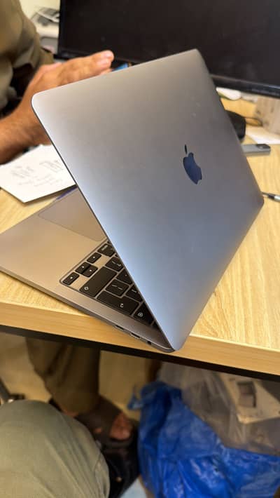 Macbook pro 13" M1 Chip Ram 8GB Storage 256GB. 03354673074