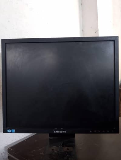 SAMSUNG 19 Inch like new LCD MONITOR